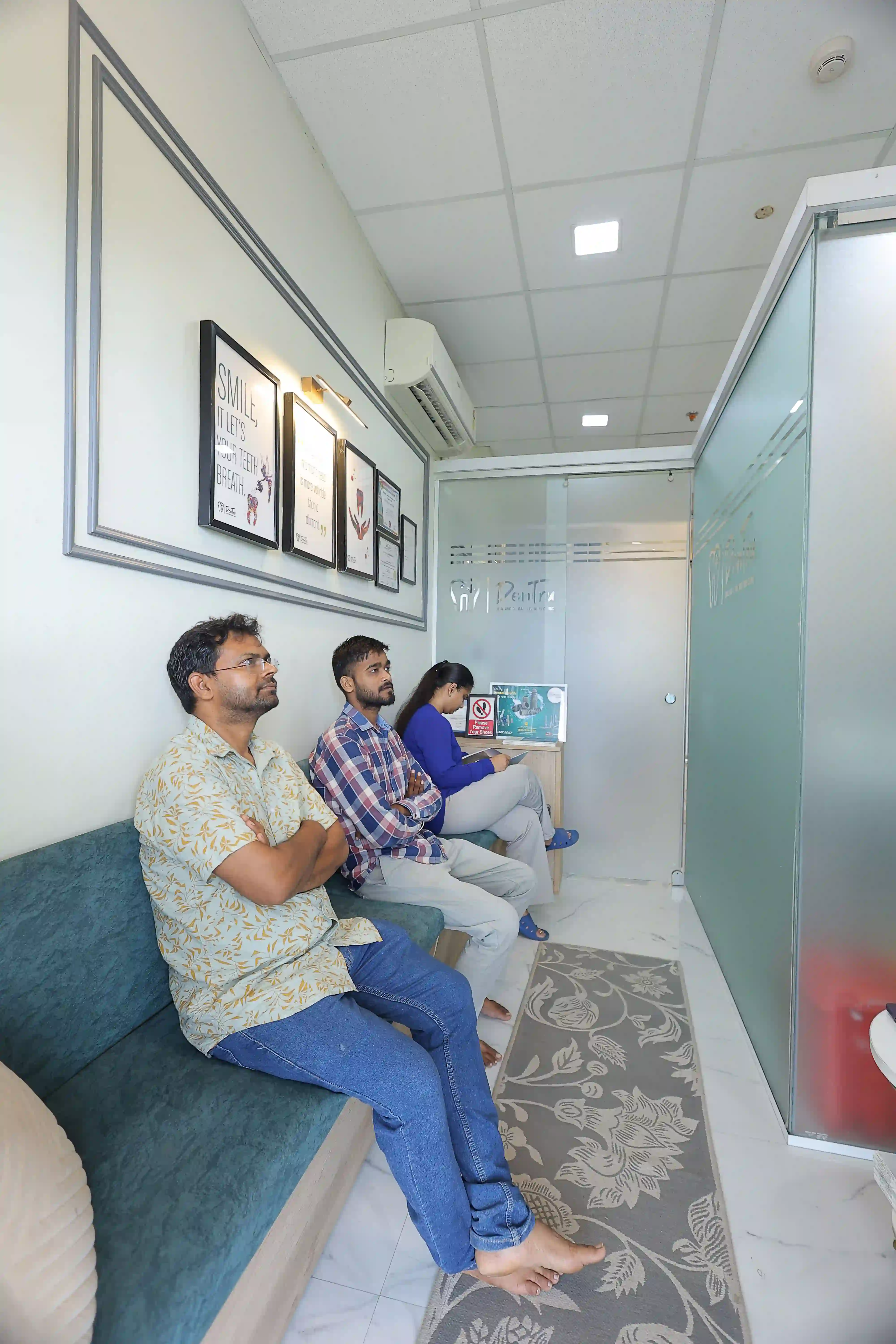 DenTru reception and waiting area, Sector 86 New Gurgaon